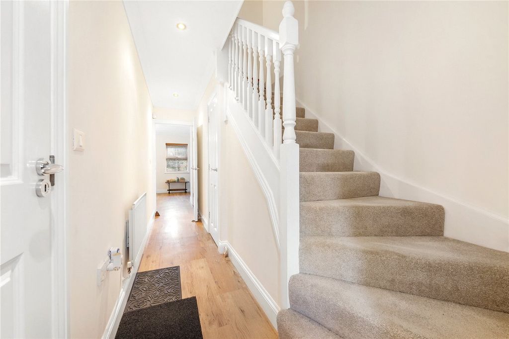 Property photo 2 of 16 Hallway