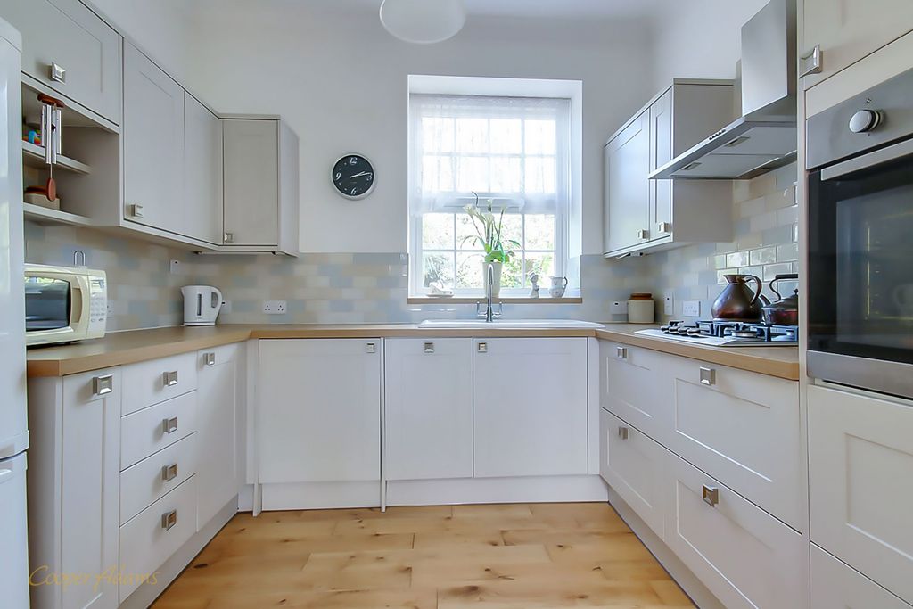 Property photo 2 of 16 Kitchen