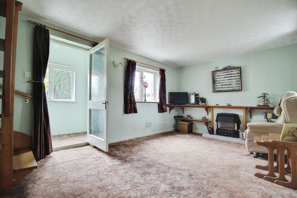 Property photo 2 of 20