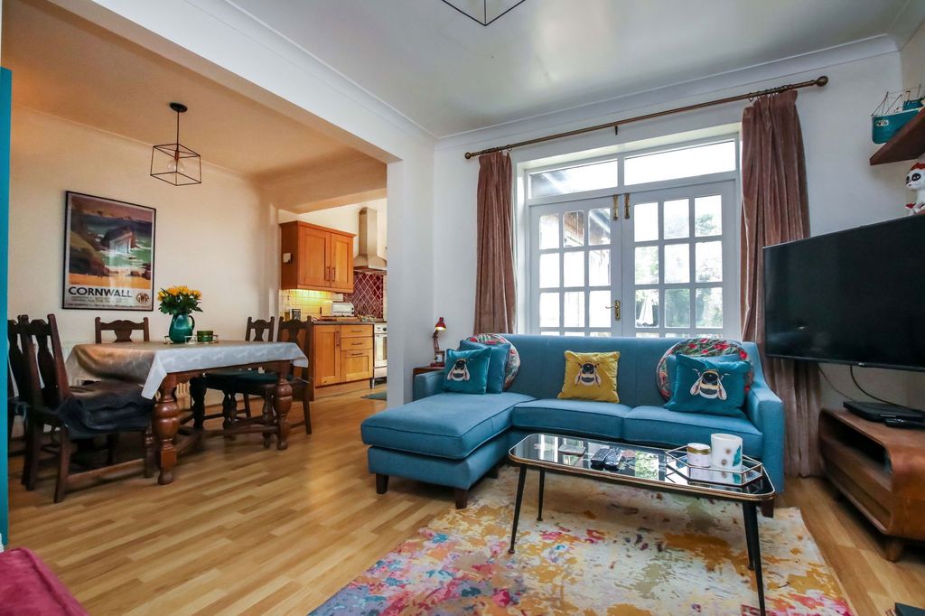 Property photo 2 of 17