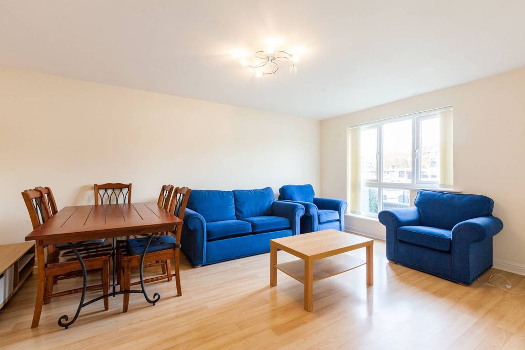 Property photo 2 of 9