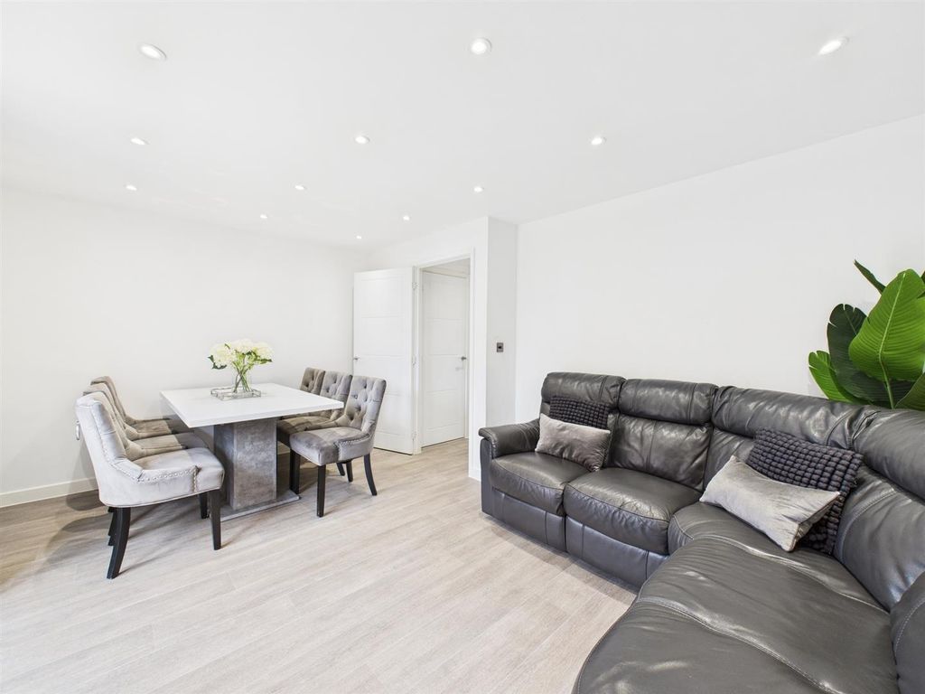 Property photo 3 of 13 Cam03975G0-Pr0083-Still003.Jpg