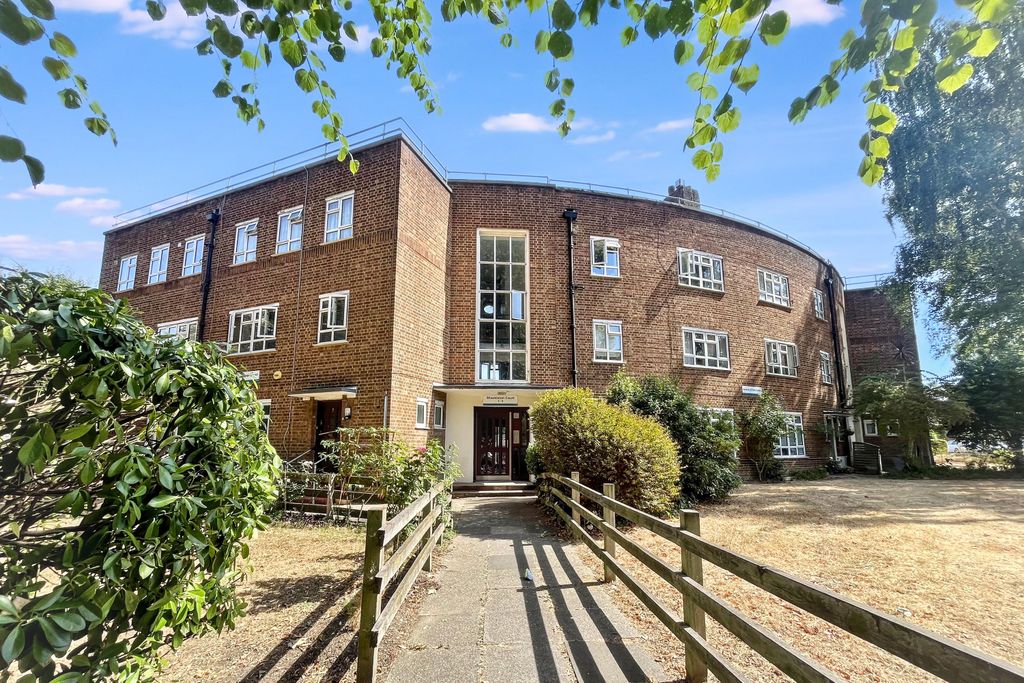 Property photo 1 of 11 Flat 3 Shackleton Court, Croxted Road, Dulwich, London Se21 8Rs