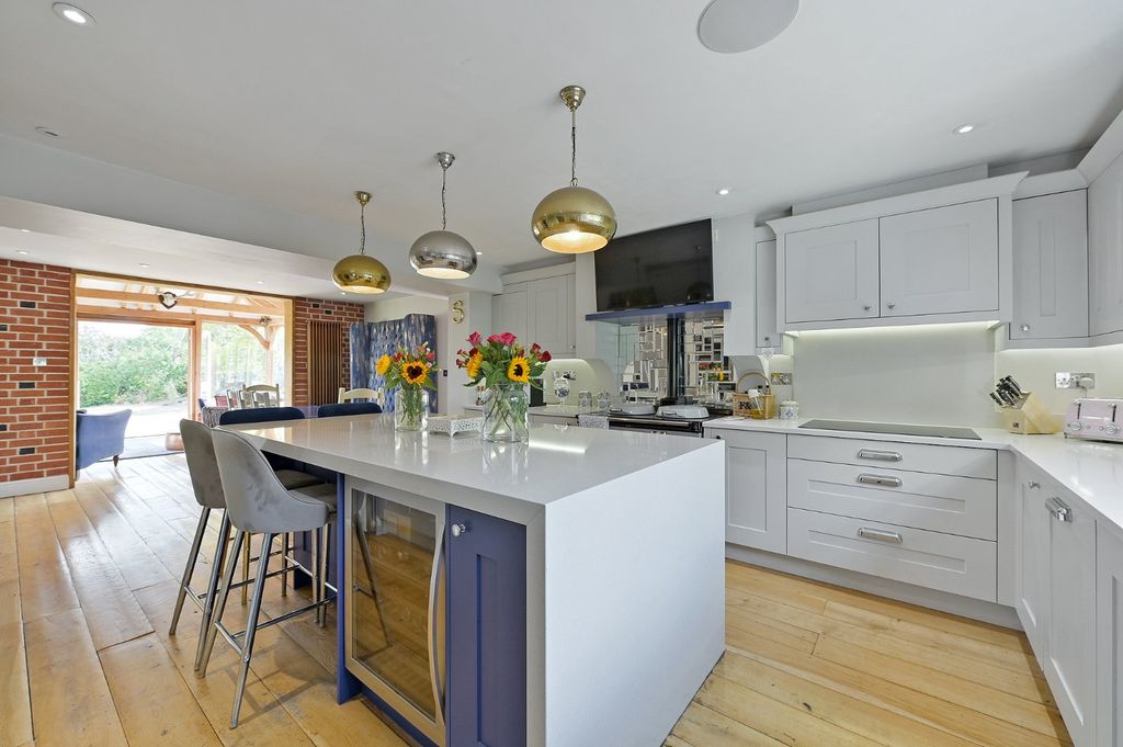 Property photo 2 of 20 Kitchen