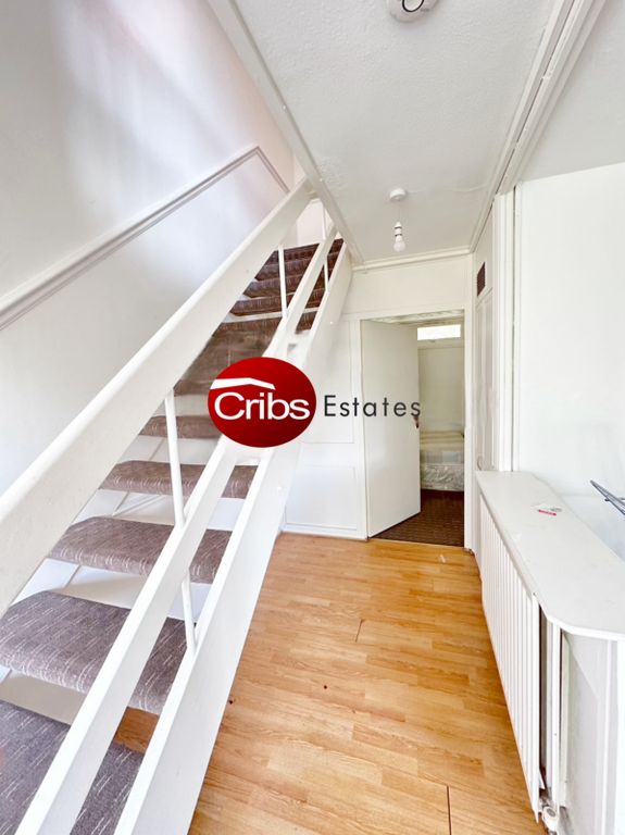 Property photo 1 of 11 4 Bedroom Flat To Rent In Clapham Junction Sw11