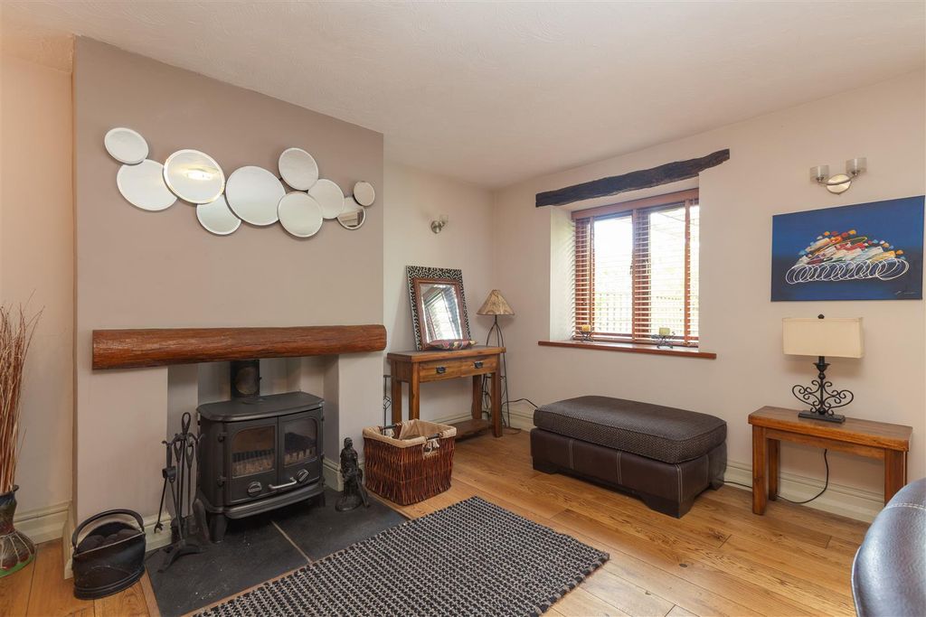 Property photo 3 of 25