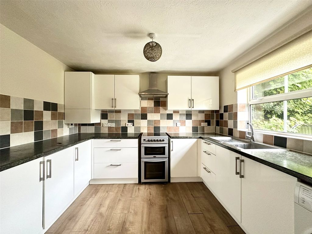 Property photo 3 of 14 Kitchen