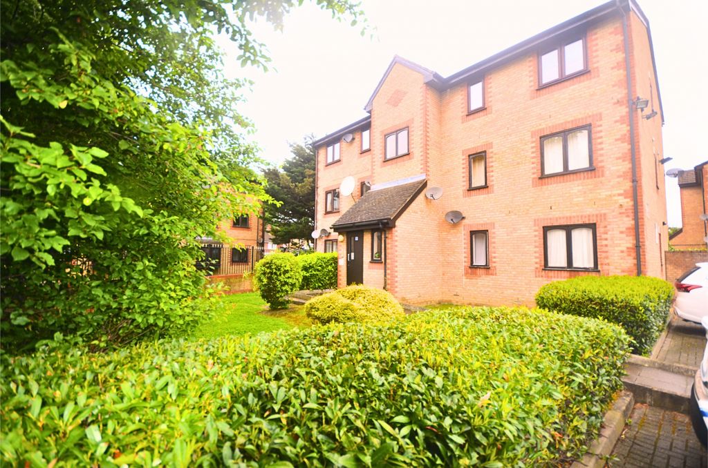 Property photo 1 of 10 Two Bedroom Flat