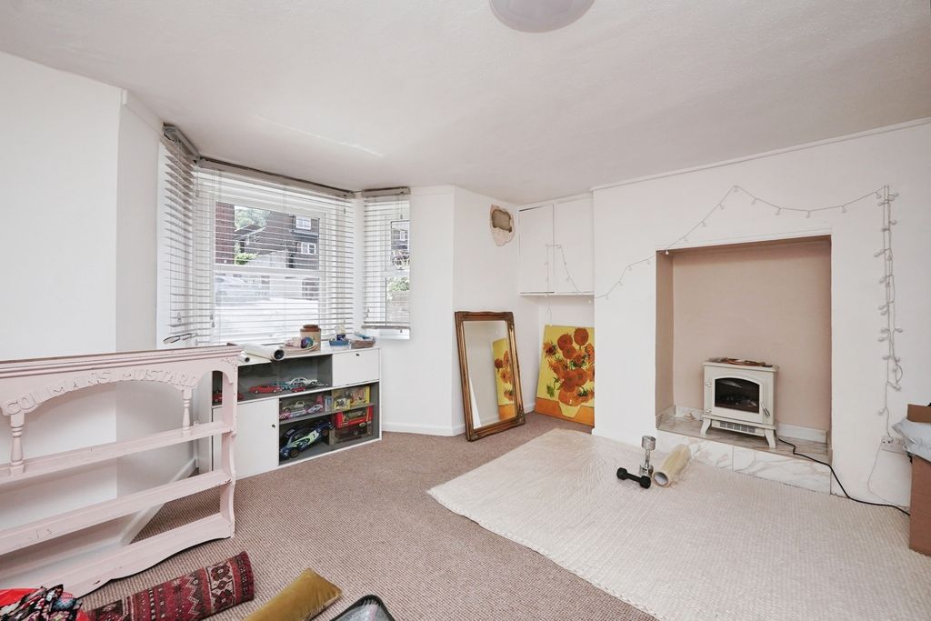 Property photo 3 of 17 Photo