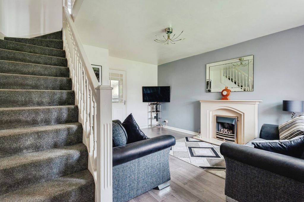 Property photo 2 of 17 Photo