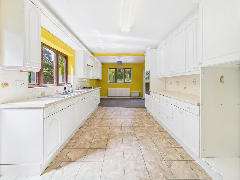 Property photo 3 of 14 Kitchen