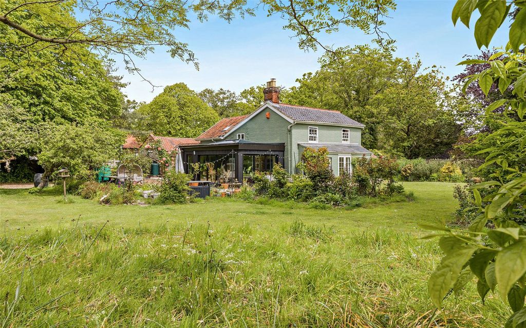 Property photo 1 of 31 Orchard Cottage