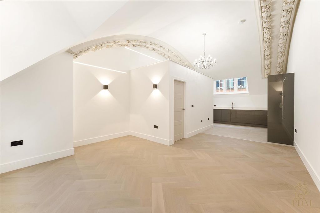 Property photo 1 of 22 Apt 7 33 Long Row Nottingham Ng1 2Dr