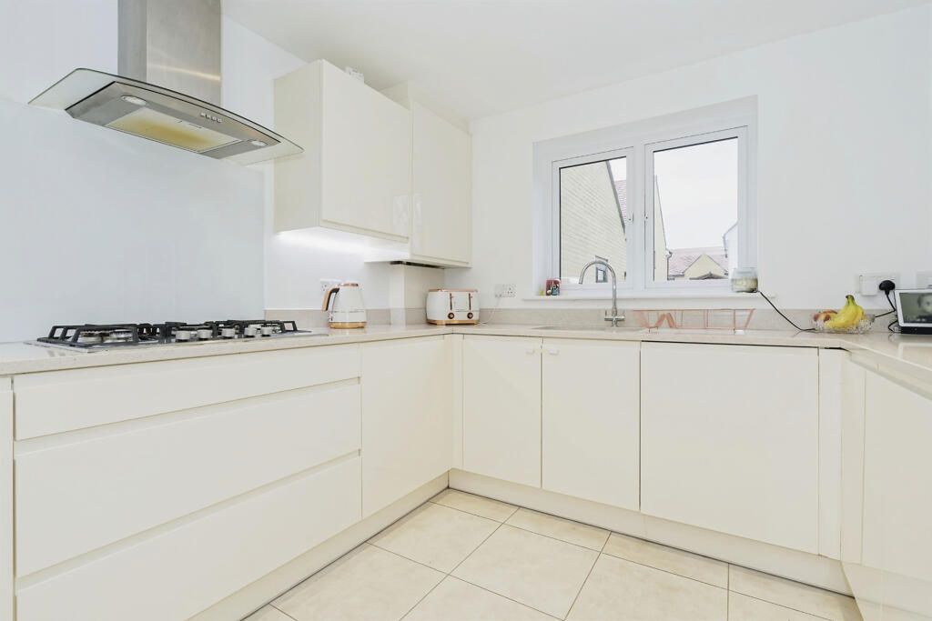 Property photo 2 of 9 Kitchen