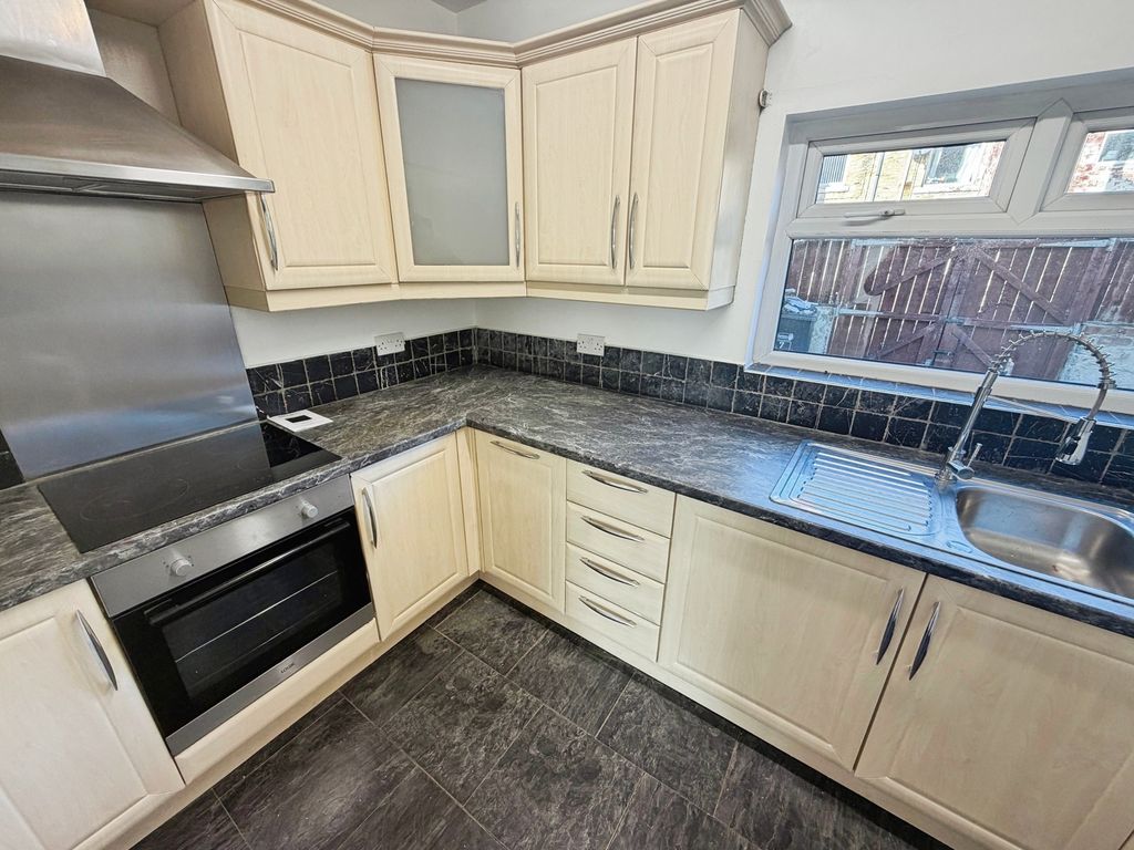 Property photo 3 of 16 Kitchen