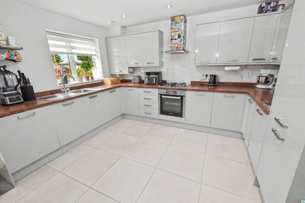 Property photo 3 of 19 Kitchenarea