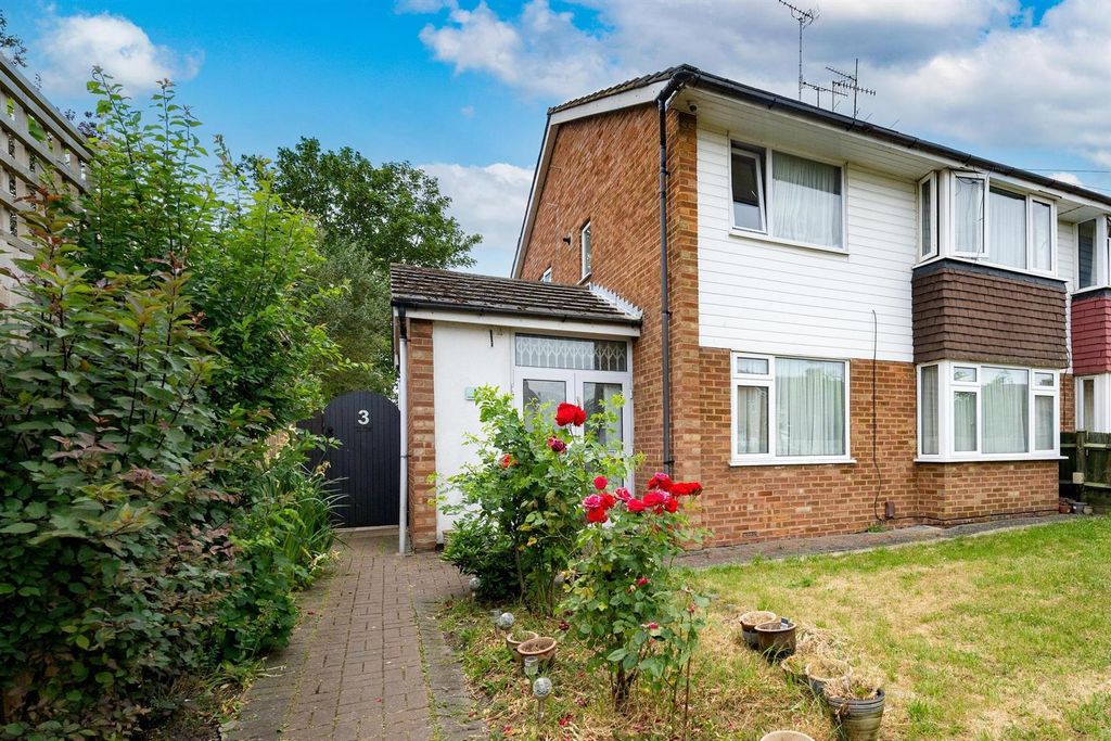 Property photo 1 of 10 Lexington Close