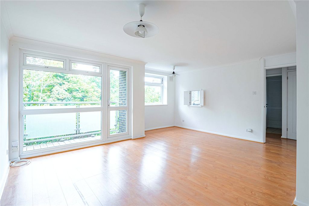 Property photo 3 of 11 Picture No. 12
