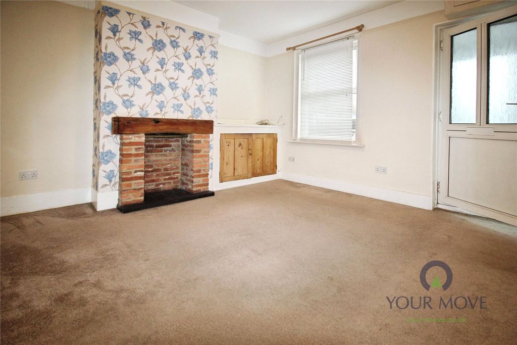 Property photo 2 of 12 Sitting Room