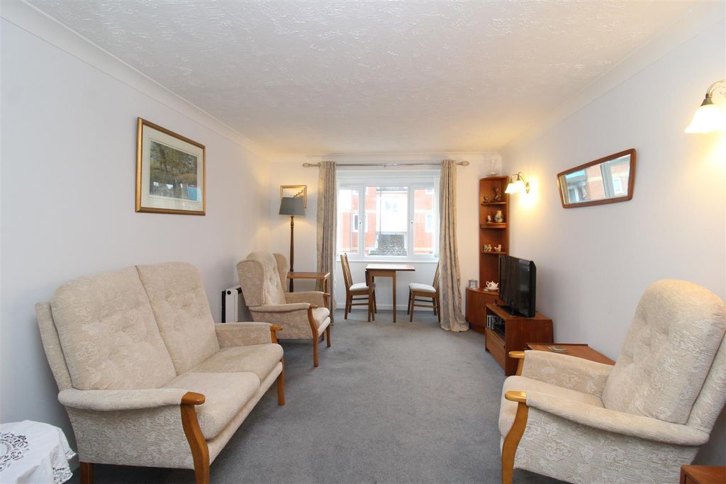 Property photo 2 of 7