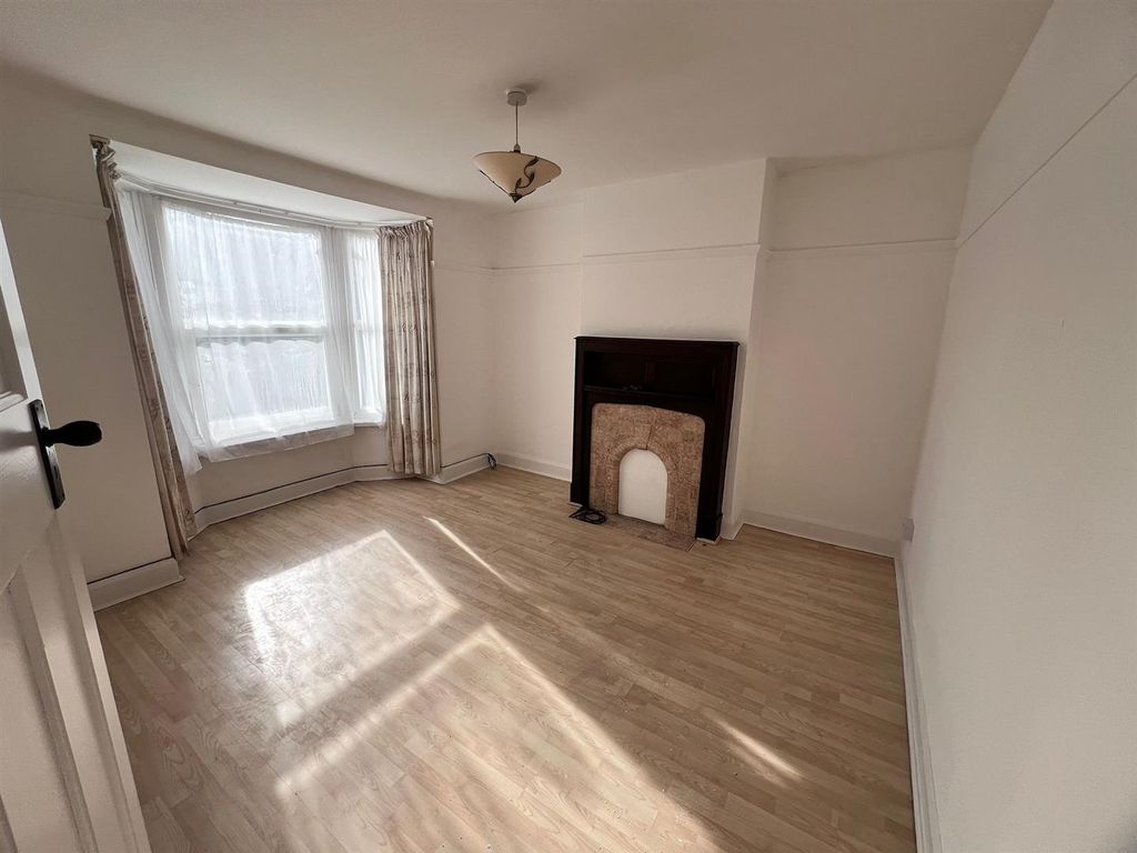 Property photo 2 of 10 Lounge.Jpg