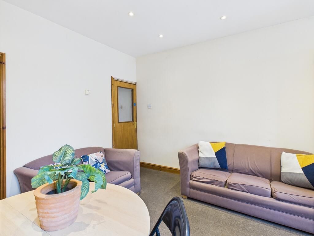 Property photo 3 of 19 Image