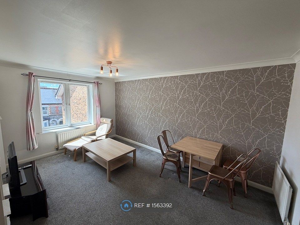 Property photo 1 of 13 Living Room