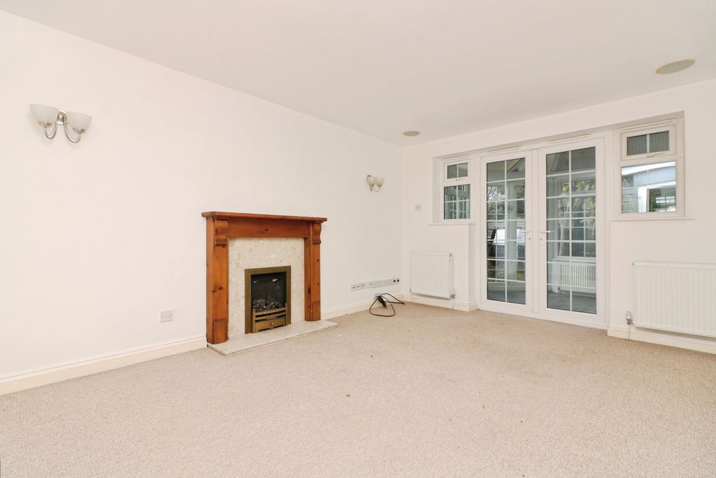 Property photo 3 of 24