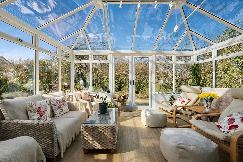 Property photo 3 of 25 Conservatory.Png