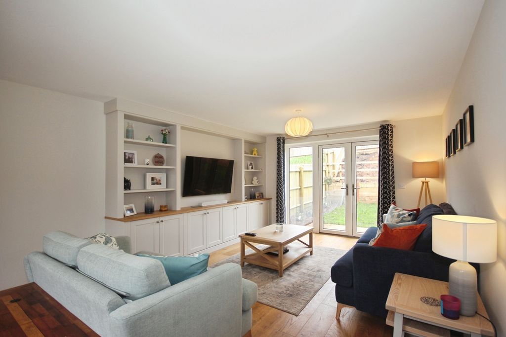 Property photo 3 of 19 Pbox-Img.Jpg