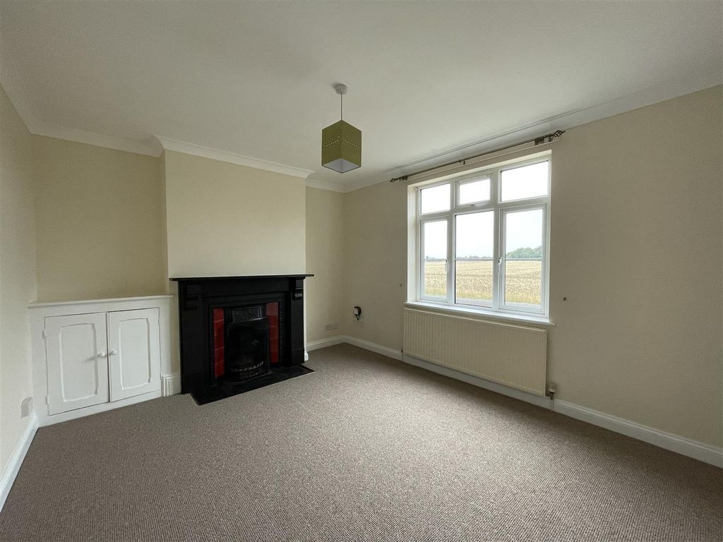 Property photo 3 of 12 Sitting_Room