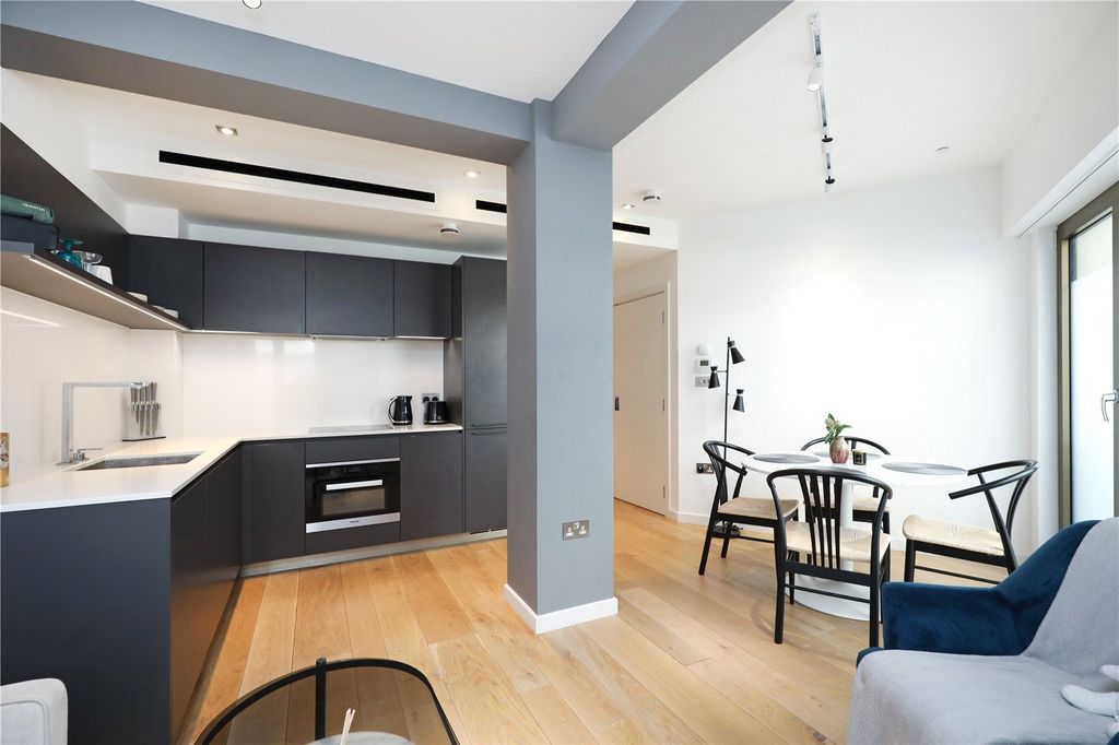 Property photo 3 of 6 Kitchen