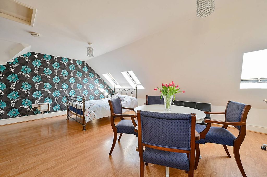 Property photo 3 of 6