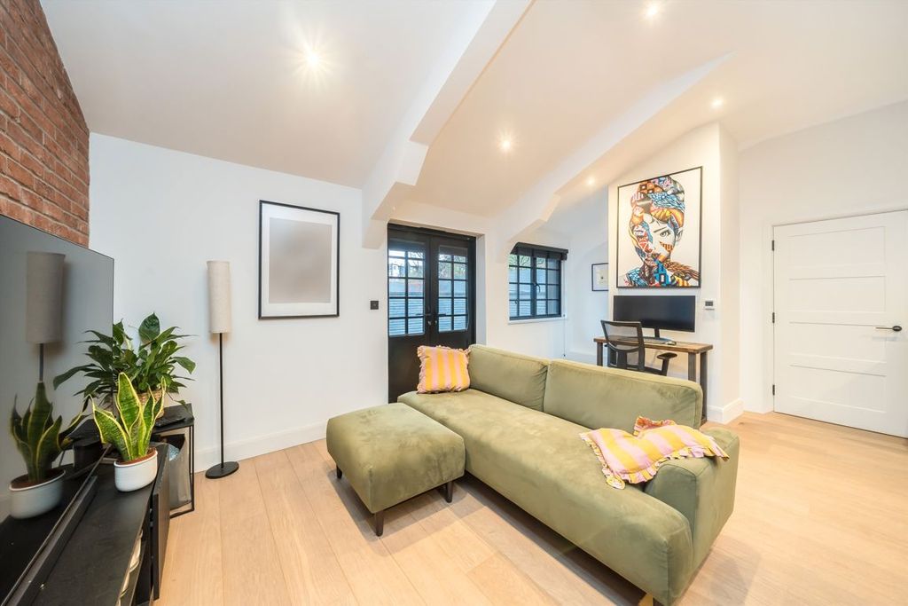 Property photo 3 of 6