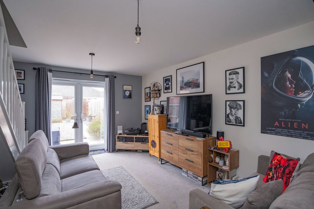 Property photo 2 of 19