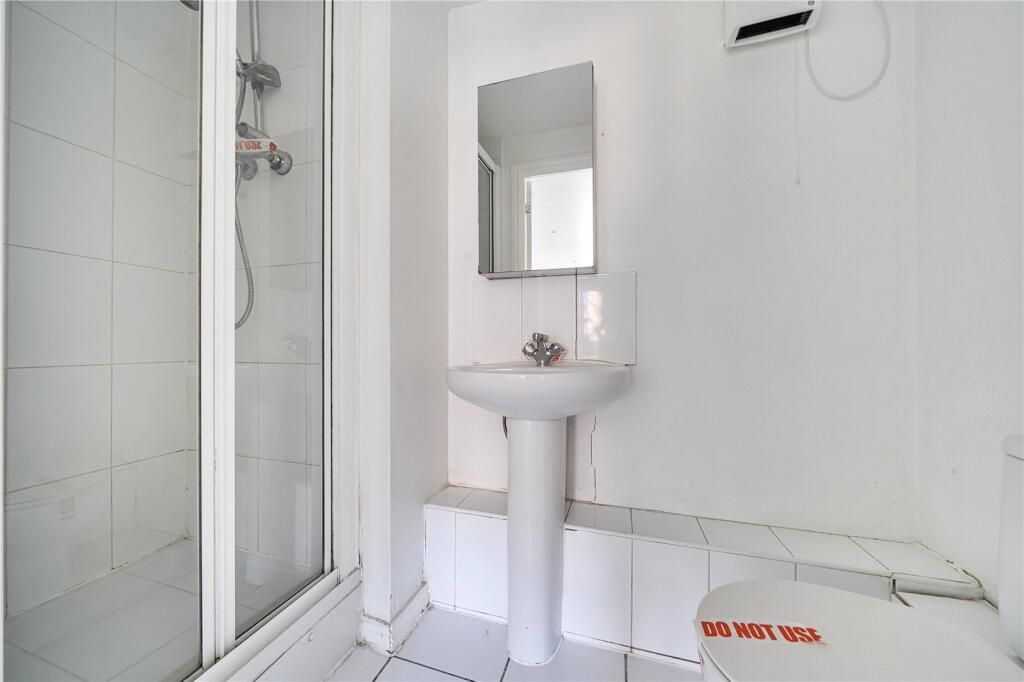 Property photo 3 of 11 Bathroom