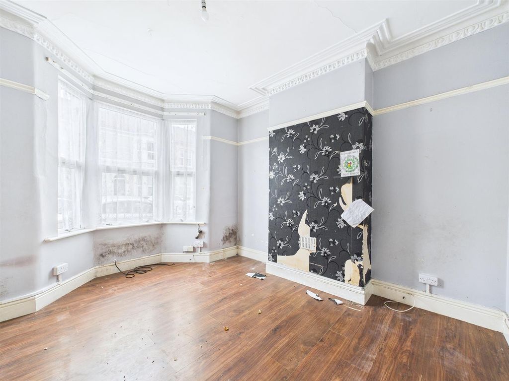 Property photo 2 of 10 2 - 2 Bedroom House.Jpg