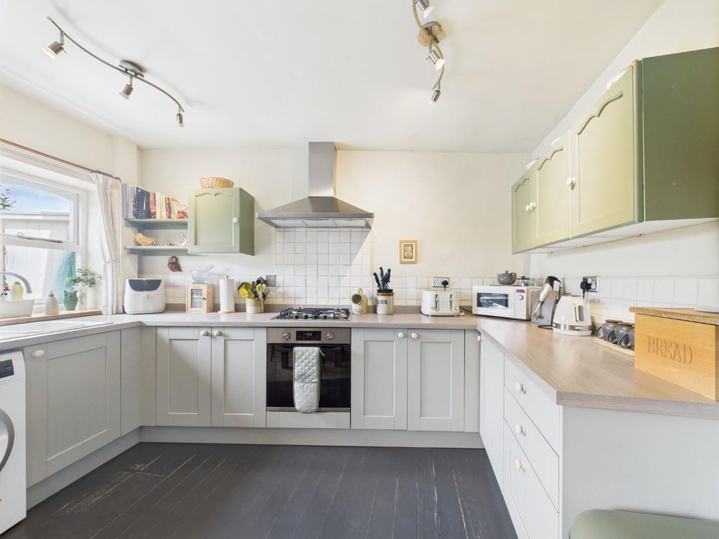 Property photo 2 of 45 Dining Kitchen