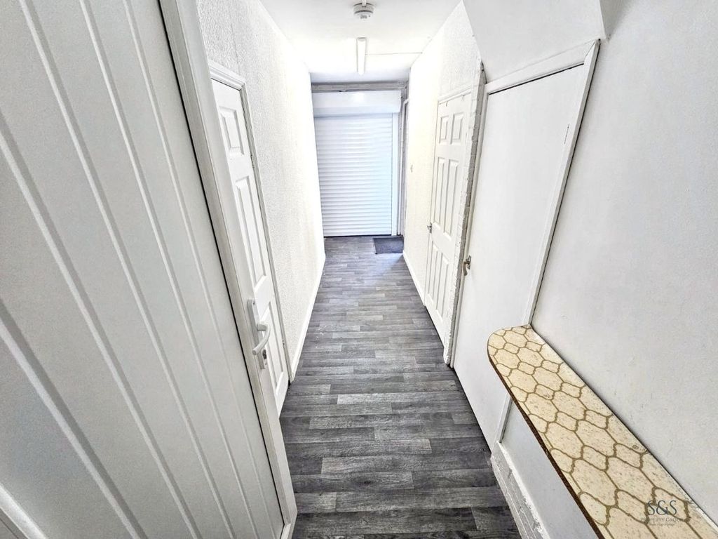 Property photo 3 of 25