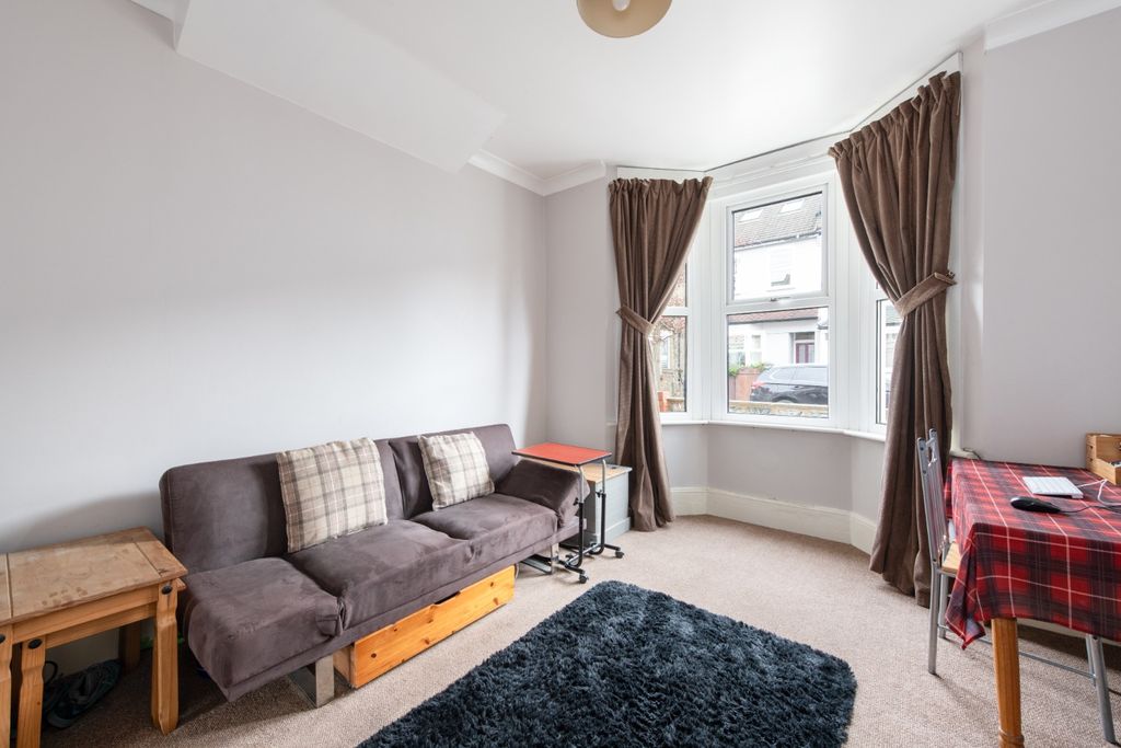 Property photo 2 of 25 4984021