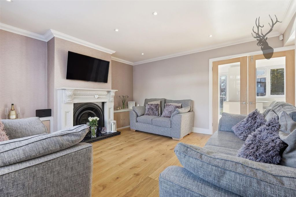 Property photo 2 of 27