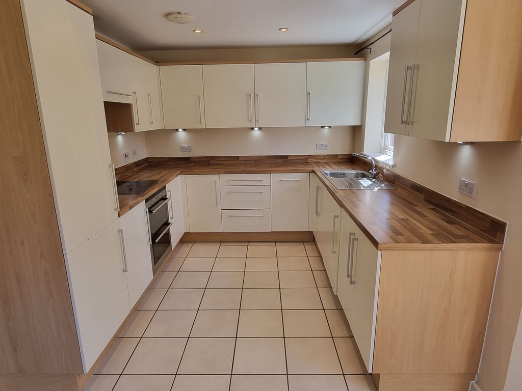 Property photo 2 of 7 Kitchen