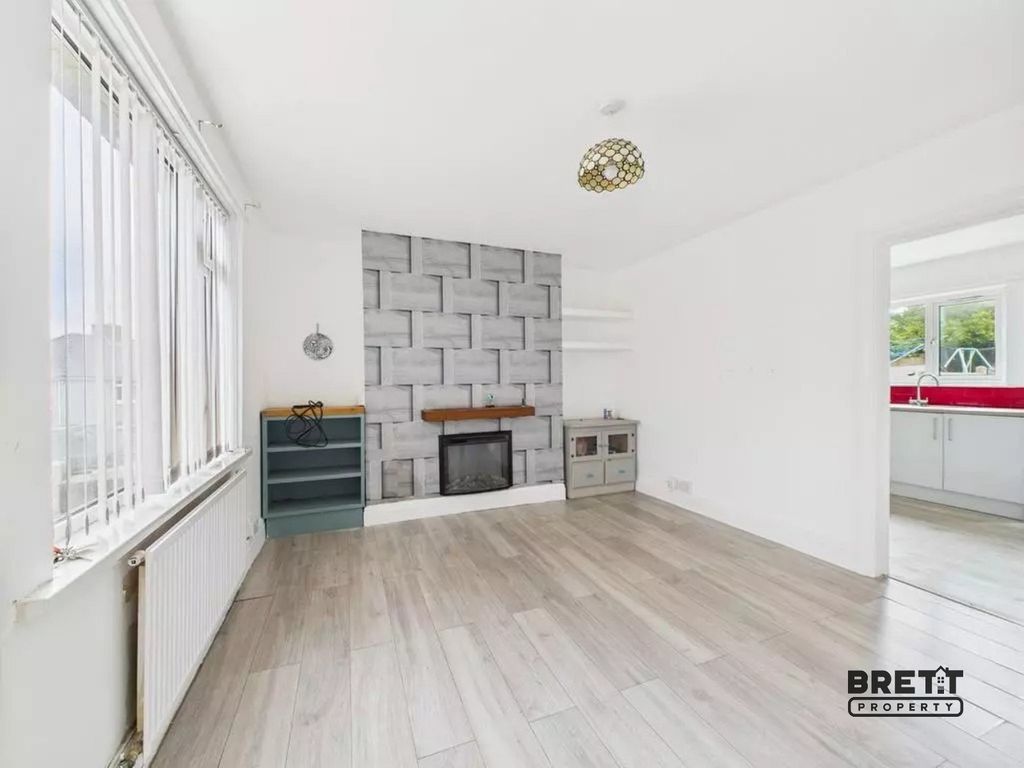 Property photo 3 of 9 Living Room