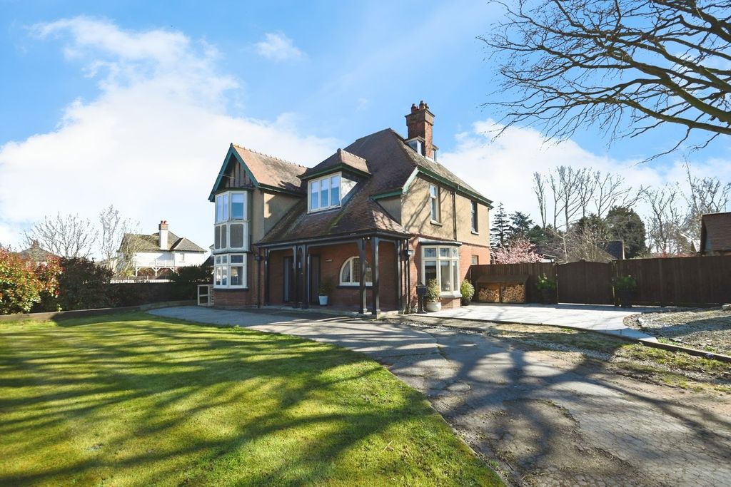 Property photo 1 of 32