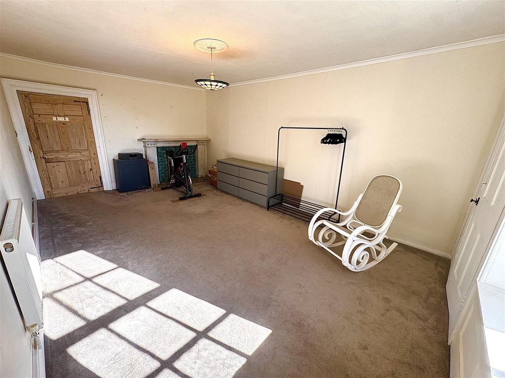 Property photo 3 of 9 Room1