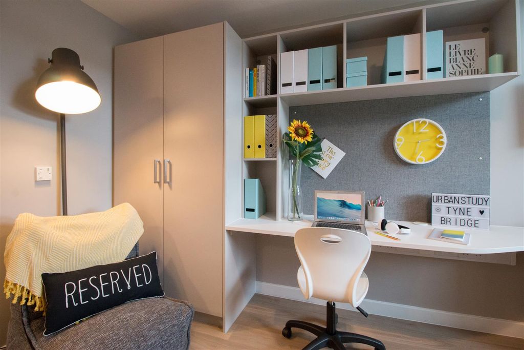 Property photo 1 of 8 Tyne Bridge Standard Studio Desk Space And Storage
