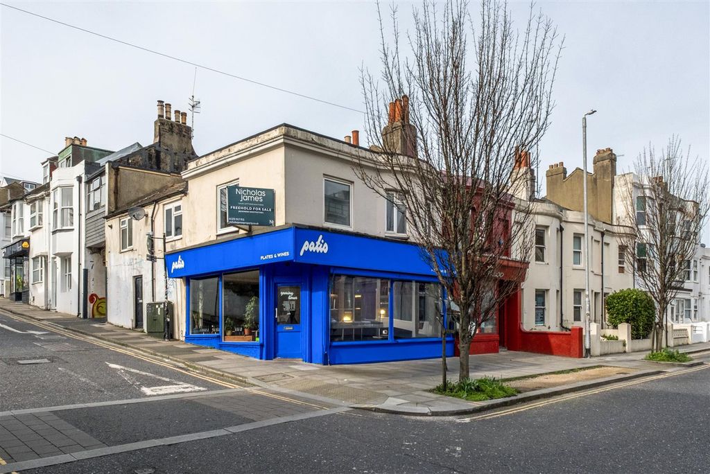 Property photo 1 of 19 76 Upper Gloucester Road-25.Jpg