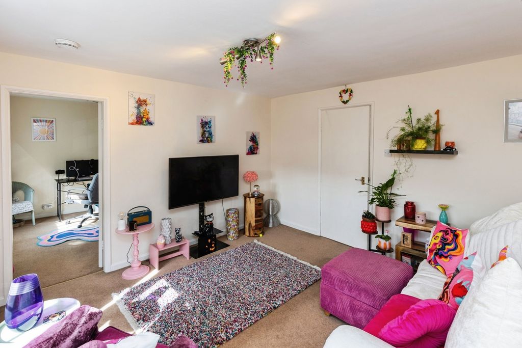 Property photo 3 of 11 Pbox-Img.Jpg