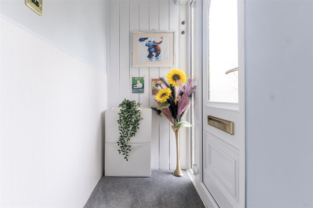 Property photo 2 of 9 Entrance .Jpg