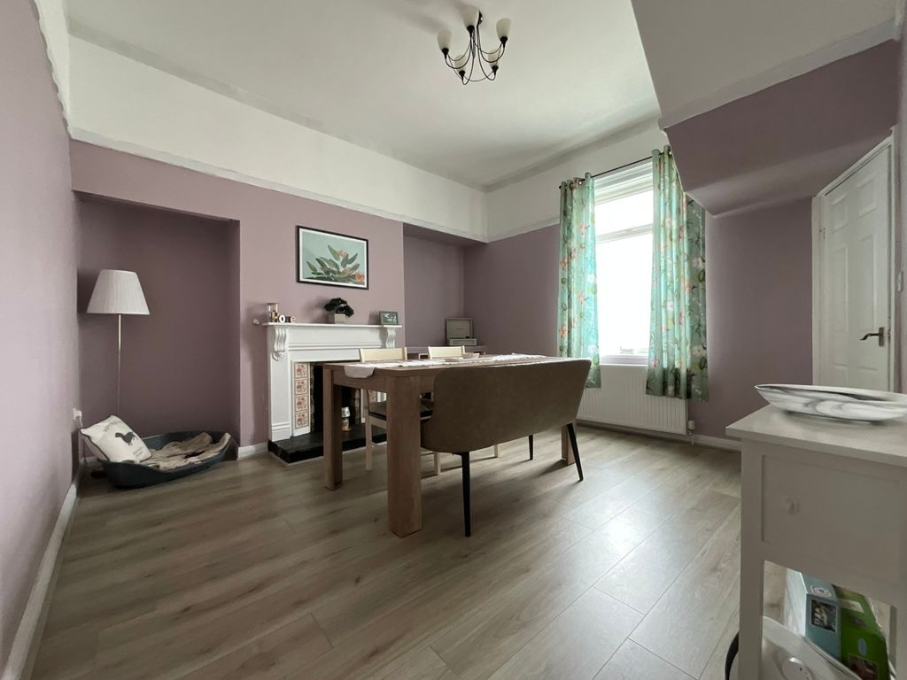 Property photo 2 of 11 4435123
